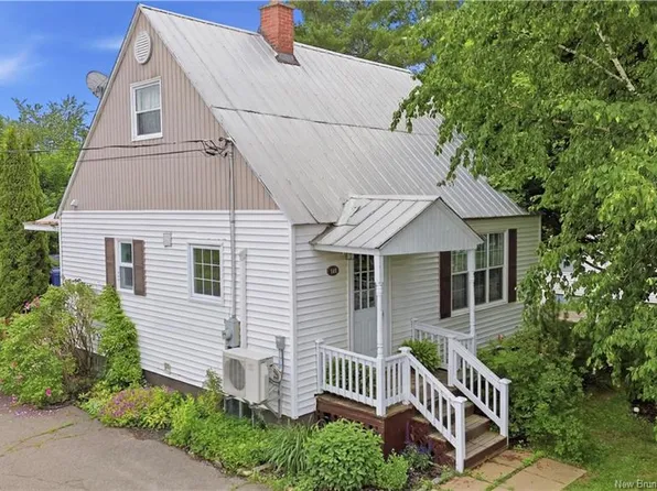 141 Saint James St, Woodstock, NB E7M 2T5