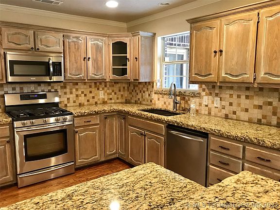 4th image of 9462 S 258th East Pl