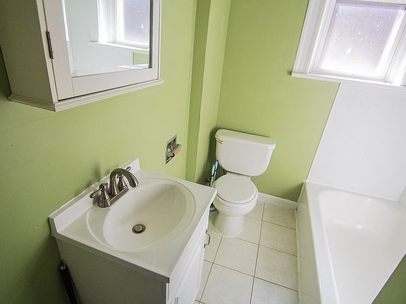 4th image of 1125 Forest Ave #2