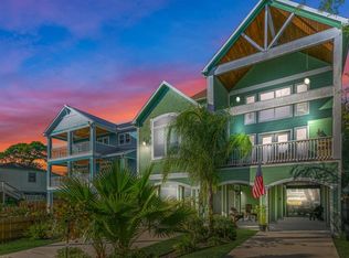 904 Cedar Rd, Clear Lake Shores, TX 77565