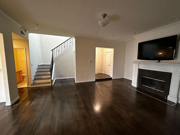 2nd image of 448 S Oak Knoll Ave Unit 5