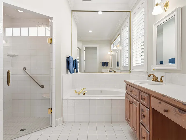 9648 Bryanston Dr — Photo 14