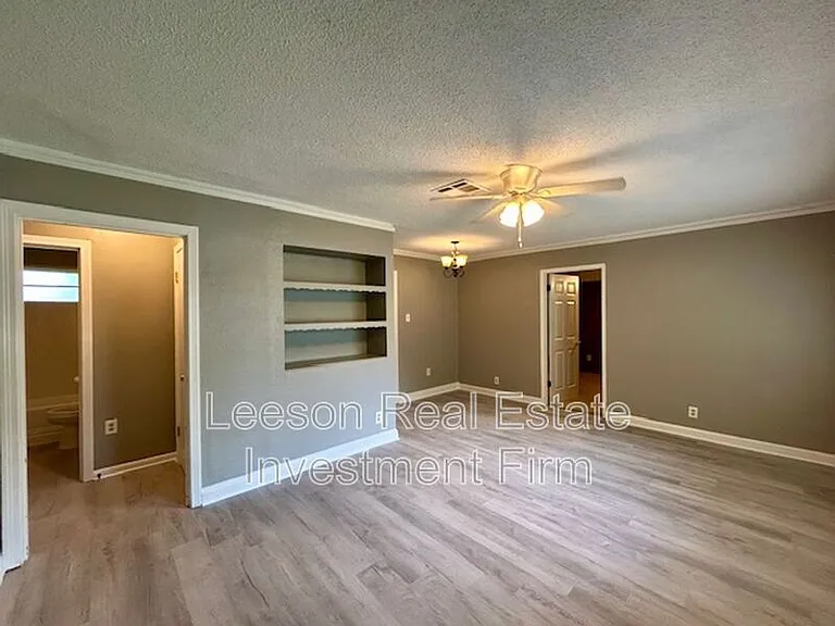 1101 James St — Photo 3