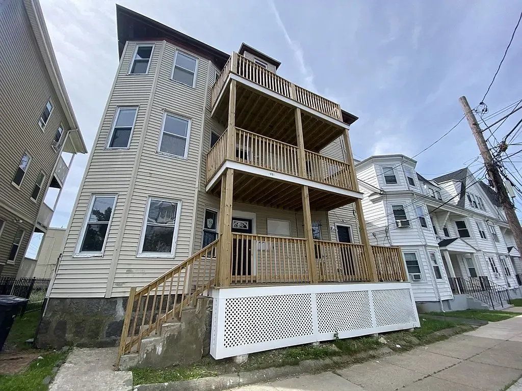 4 bed, 1643 sqft, $3,700 — Photo 1