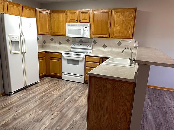 5th image of 6705 Milan Dr