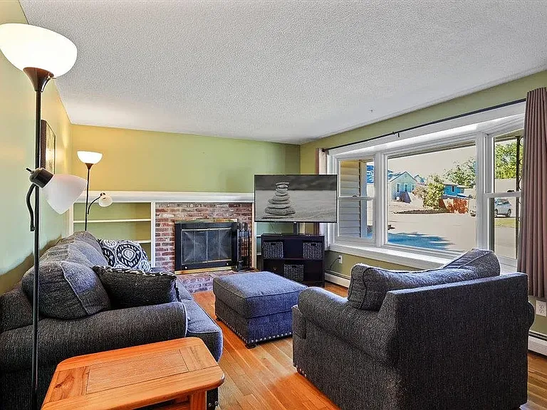 16 Mapleleaf Dr — Photo 5