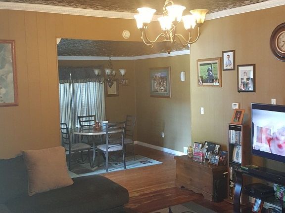 3rd image of 208 N 6th St