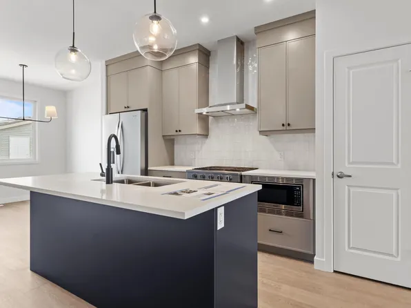1217 Cristall Way, Edmonton, AB T6W 5S5