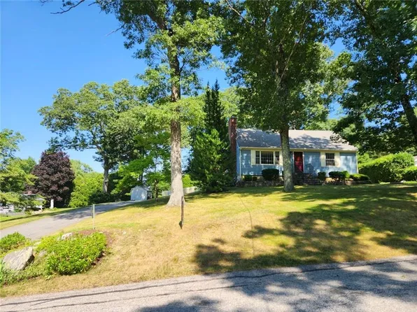4 Patricia Ave, North Smithfield, RI 02896