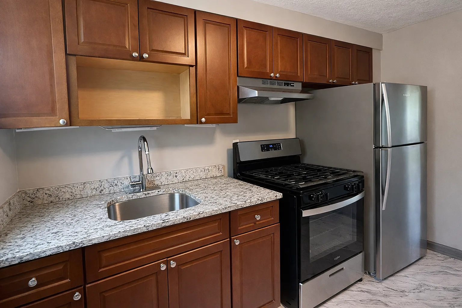 2 bed, 800 sqft, $1,450 — Photo 1