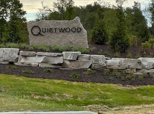 N51W19119 Quietwood Dr, Menomonee Falls, WI 53051