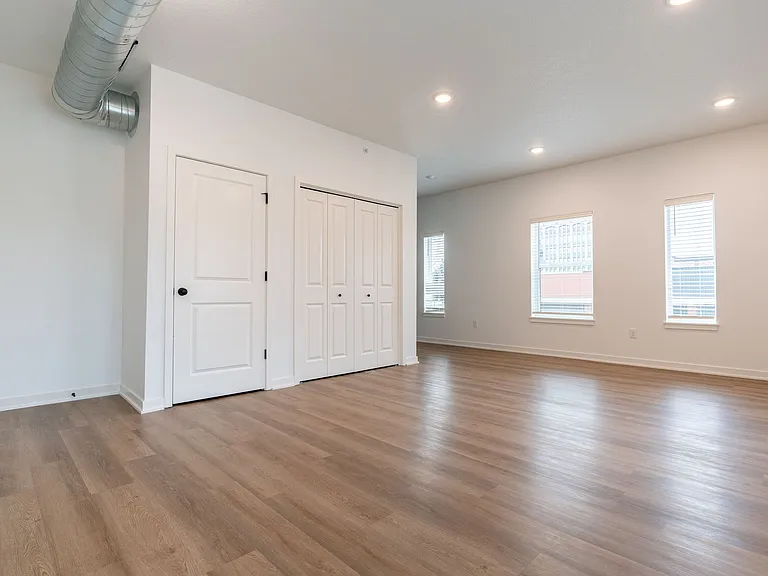 110 N Delaware Ave — Photo 33