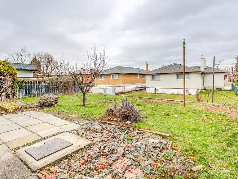 33 Paulvale Cres #UPPER — Photo 22
