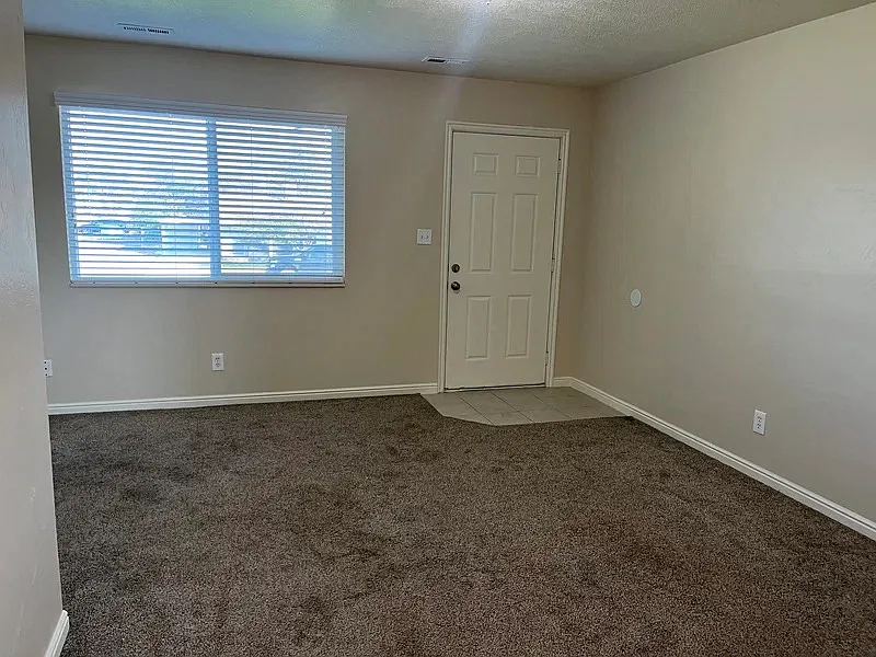 2 bed, 850 sqft, $1,295 — Photo 1
