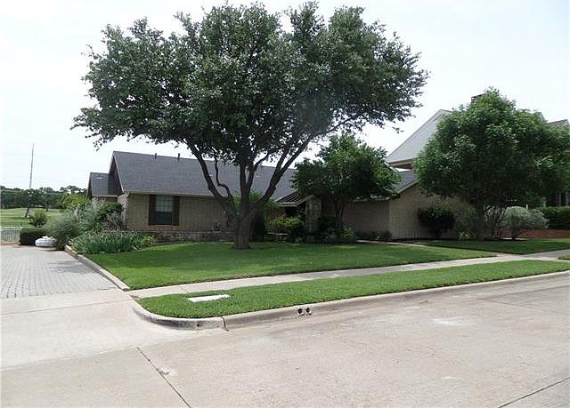 1st image of 1305 Woodlake Dr