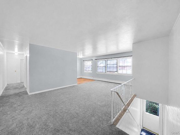 4th image of 1005 Towne House Village