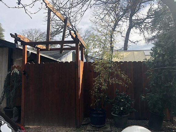 4th image of 2575 Golden Gate Dr