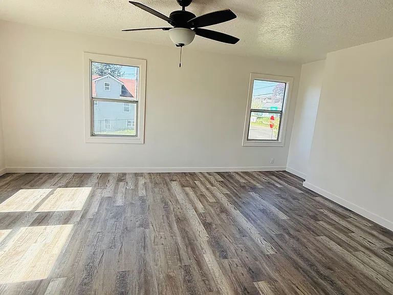 10306 SE Harold St — Photo 3