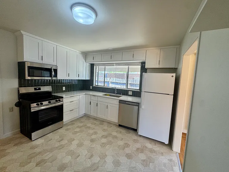 320 Shortt Rd — Photo 6