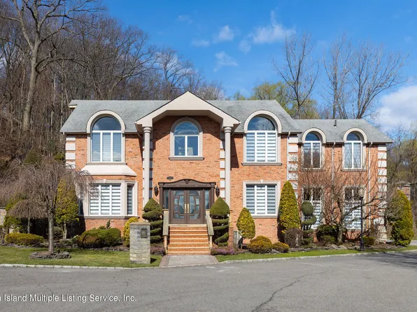 15 Laurie Ct, Staten Island, NY 10304