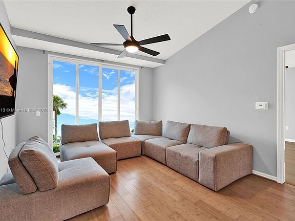 2nd image of 821 Villa Cir #821