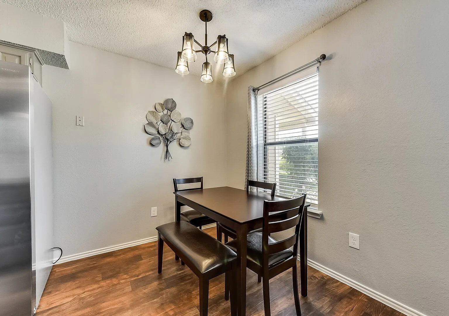 I45 World Cup Stay - 18 min to AT&T - Sleeps 2 - Public Transit — Photo 4