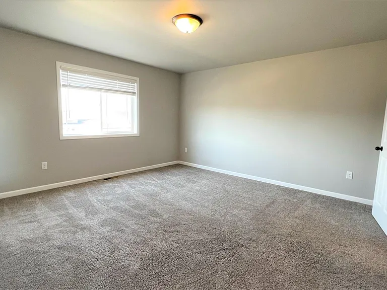 800 Cathy Dr W — Photo 17