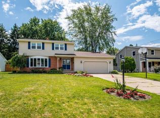 129 Forest Garden Dr, Youngstown, OH