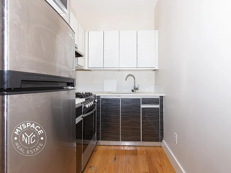 772 Jefferson Ave #3R — Photo 2