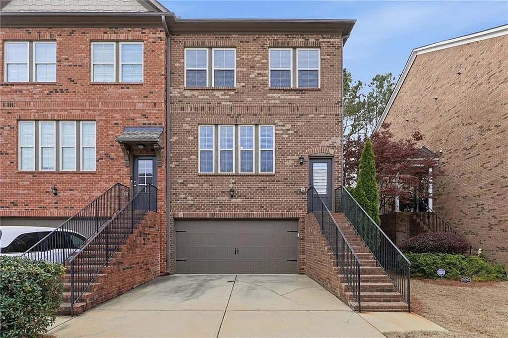 4 bed, 3.5 bath, 2402 sqft, $2,500 — Photo 1