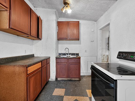 5th image of 1823 E Blake Ave