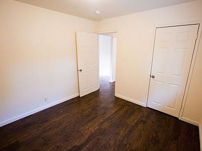 3rd image of 5925 Mascot Ave