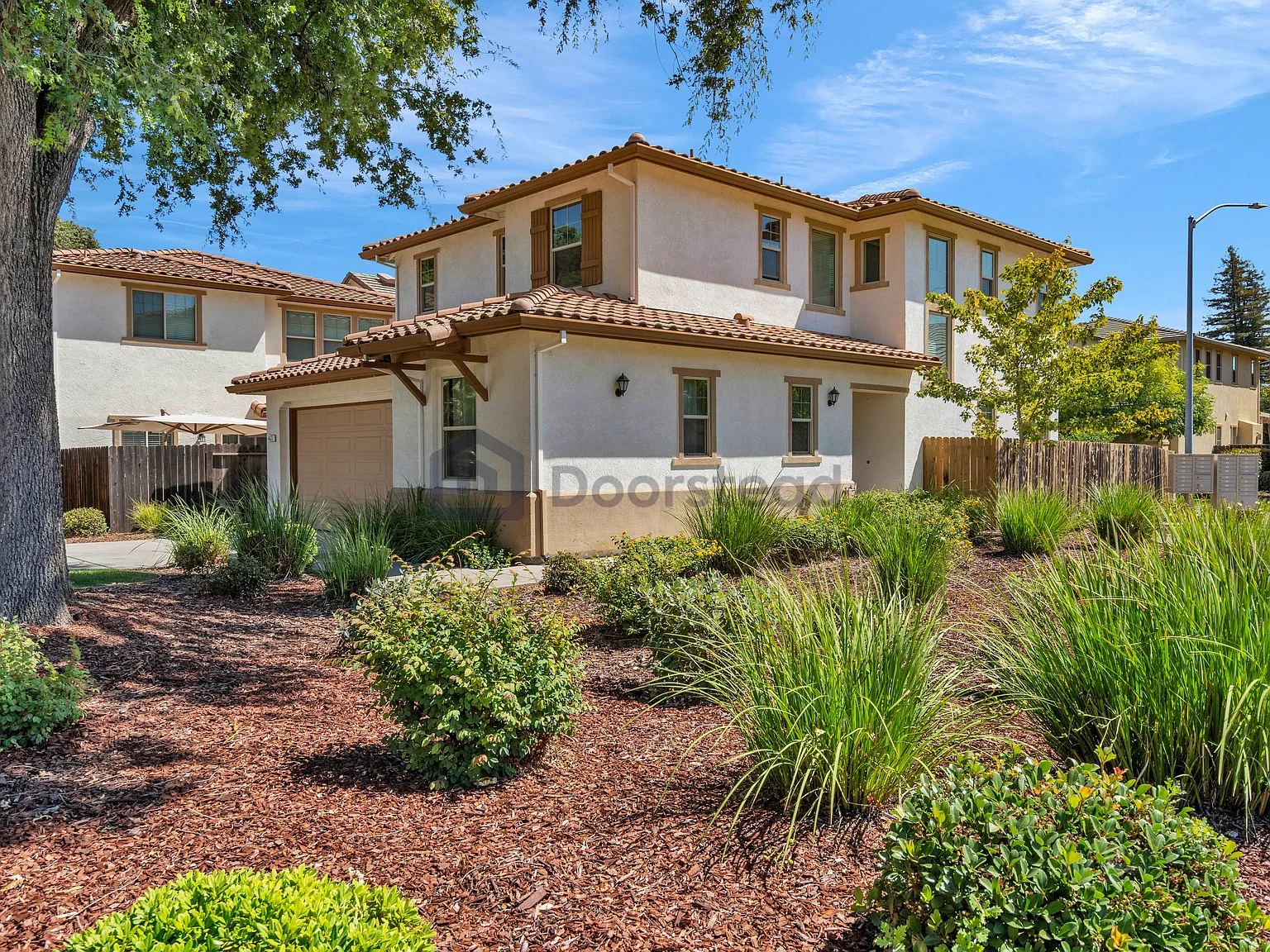 4 bed, 3.0 bath, 2122 sqft, $3,300 — Photo 2