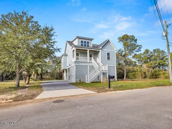 131 Terrace Ave, Pass Christian, MS 39571