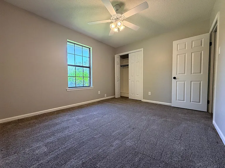 306 Lynnewood Dr — Photo 17