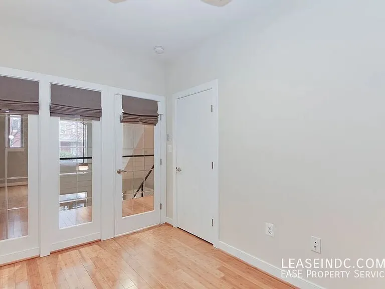 233 R St NE #A — Photo 21