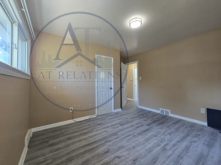 15663 Carlisle St — Photo 17