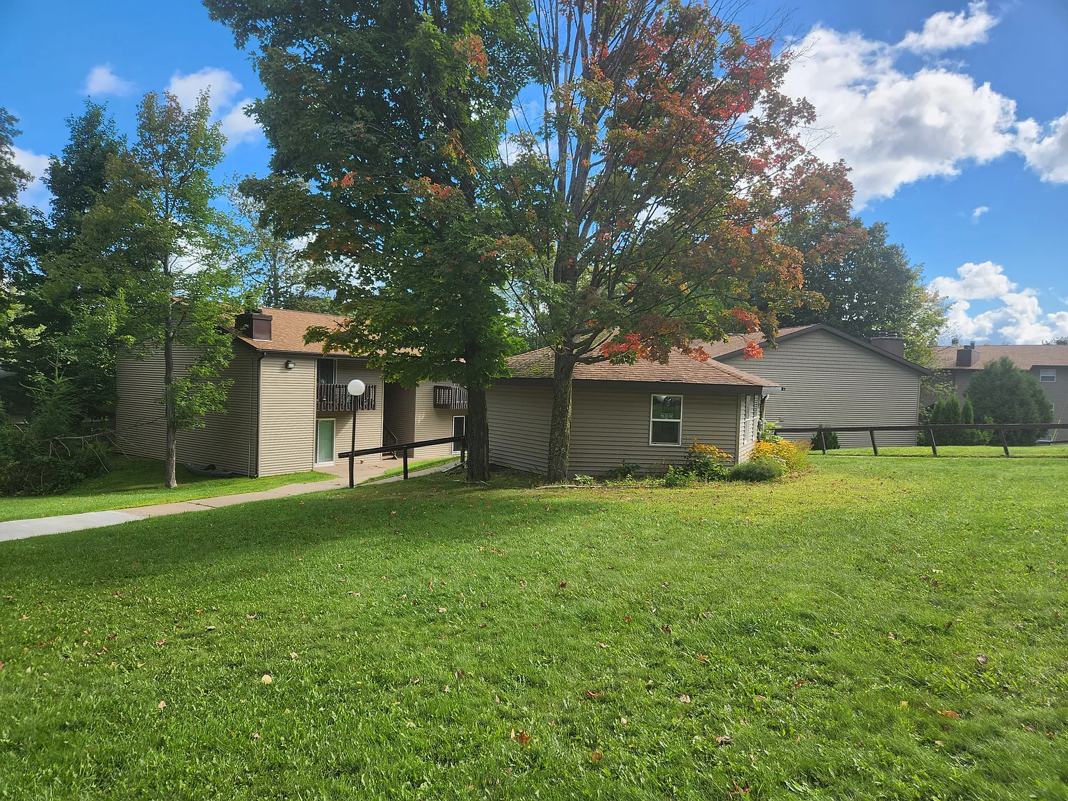 2 bed, 700 sqft, $1,350 — Photo 1