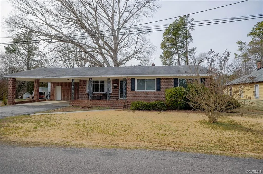 708 Lester St photo 1