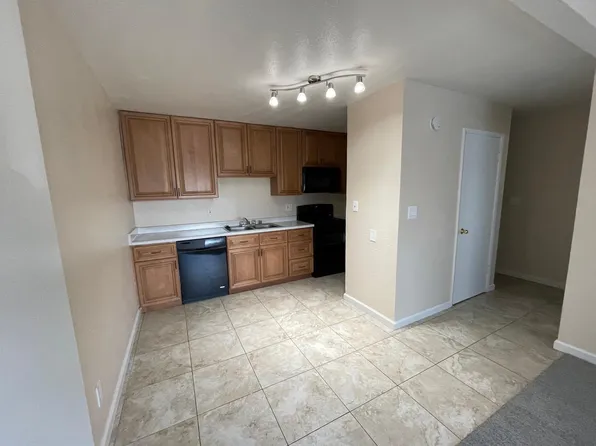 Oaks at River College