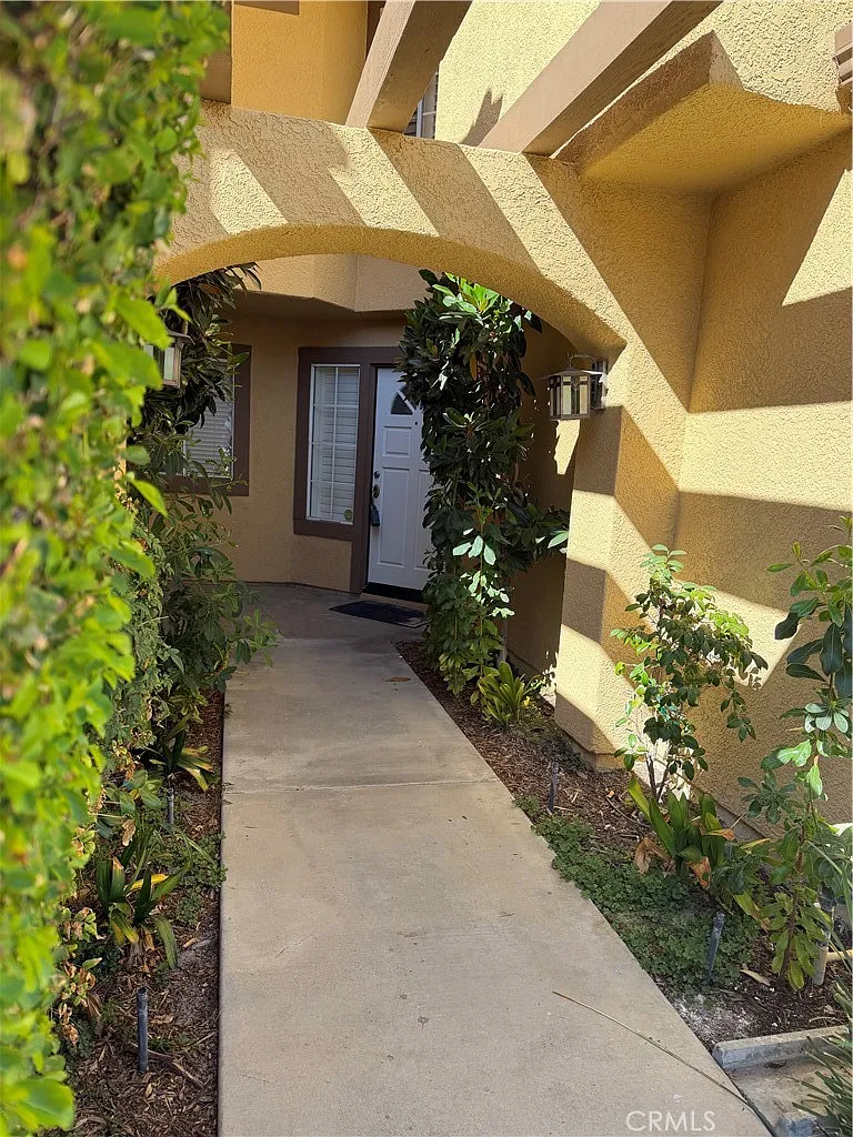 2 bed, 2.5 bath, 1330 sqft, $4,200 — Photo 3