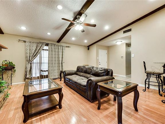 3rd image of 2005 Glenwick Ln