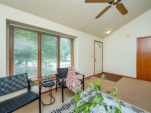 3rd image of 5935 Ashland Pl