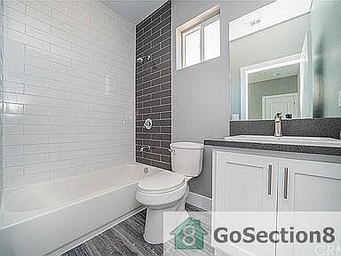 2nd image of 600 W 49th St