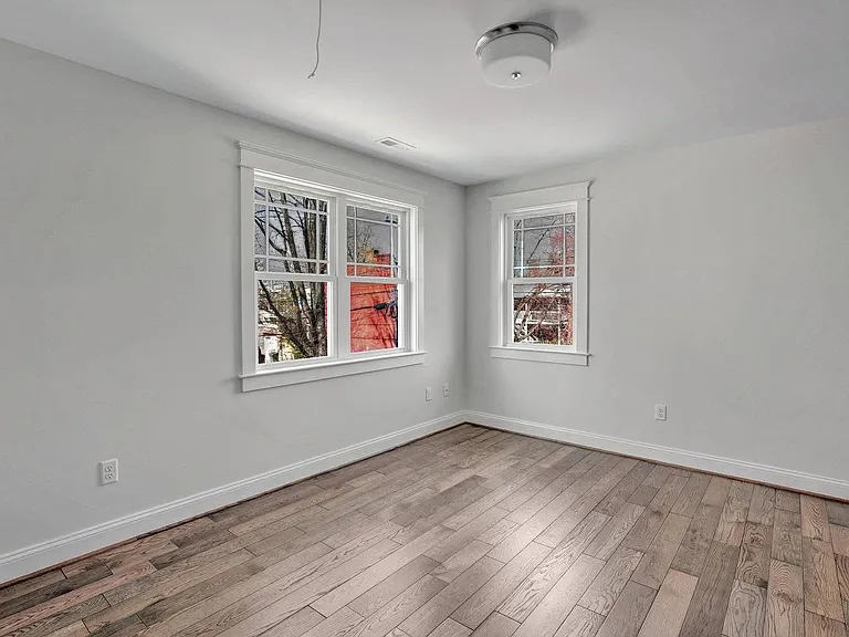 2122 Parkwood Ave — Photo 12