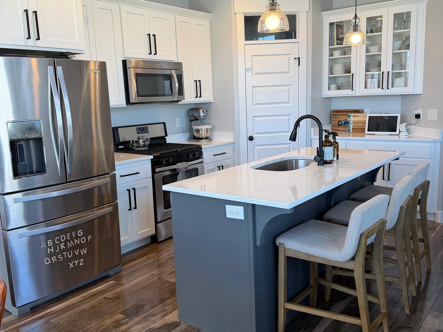 4 bed, 3.5 bath, 2490 sqft, $2,950 — Photo 4