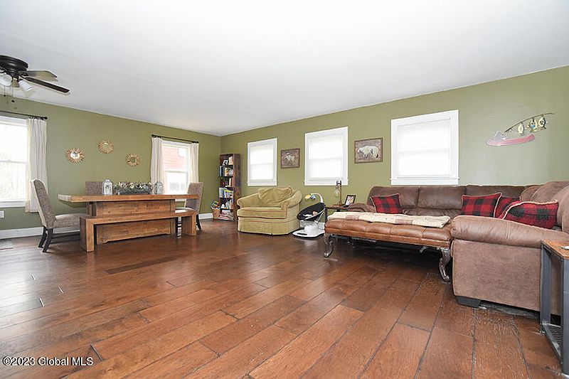 3rd image of 94 Saratoga Avenue