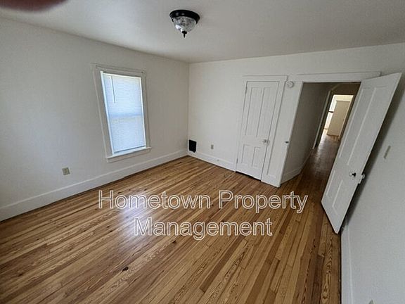 3rd image of 1135 E Chestnut St