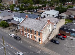 145 Pinnacle St #4, Belleville, ON K8N 3A5