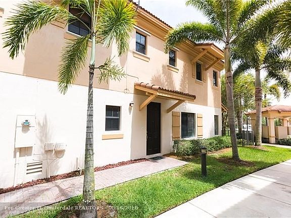 Side entrance - Hurricane shutters